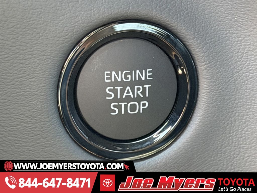 New 2026 Wind Chill Pearl Toyota Platinum image 20