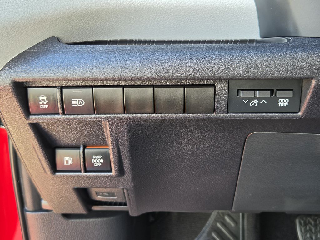 Used 2025 Pearl Toyota XLE image 25