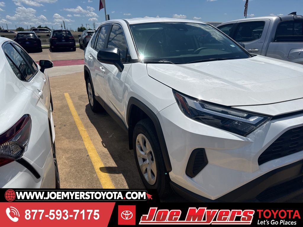 2023 Toyota RAV4 LE AWD's photo