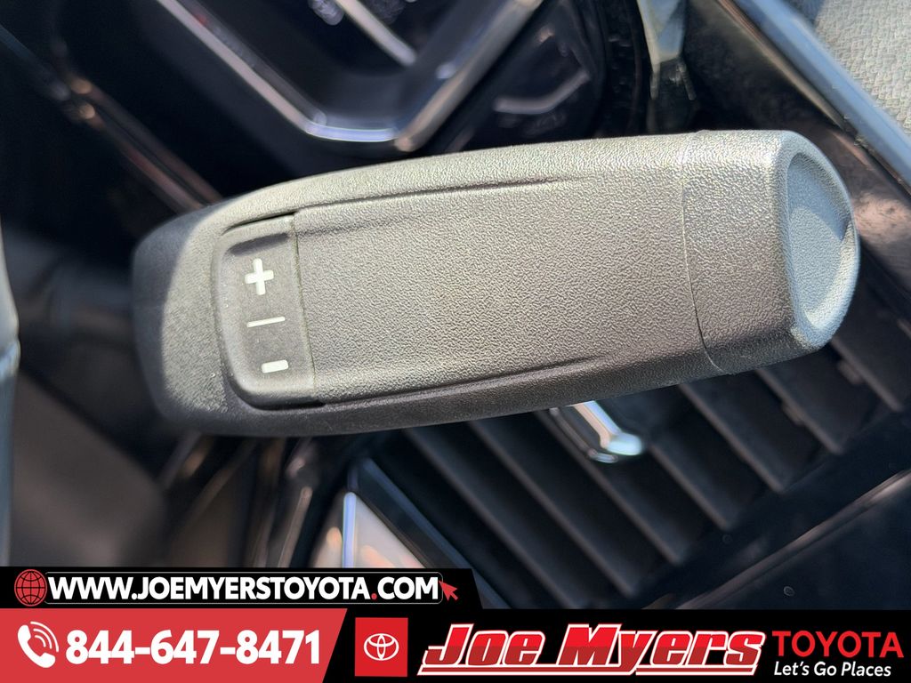 Used 2025 Summit White GMC SLT image 21