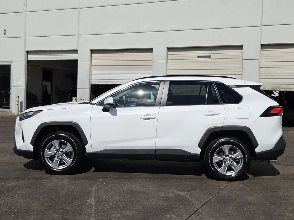 Used 2025 Ice Toyota XLE image 6