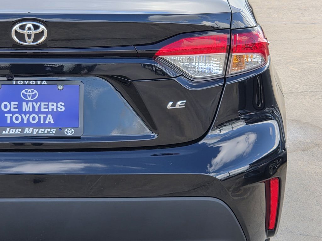 Used 2025 Midnight Black Metallic Toyota LE image 9