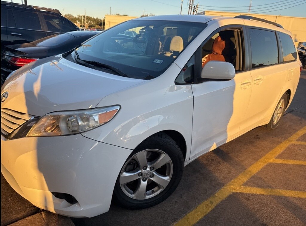 Used 2016 Toyota Sienna L Minivan/Van
