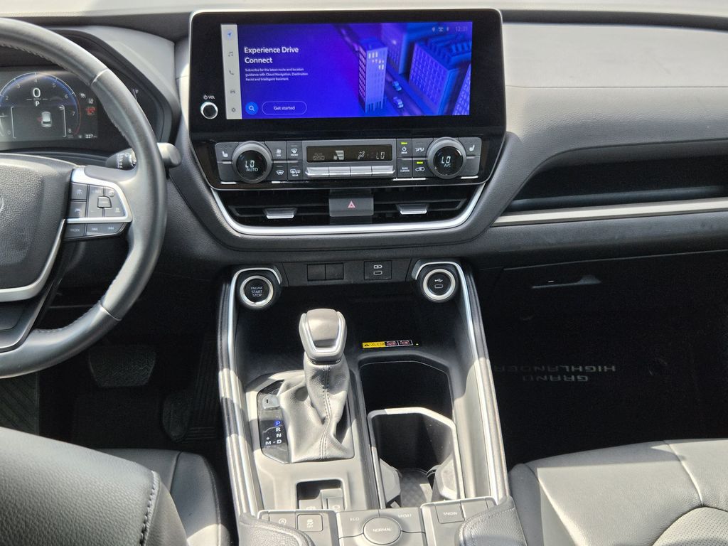 Used 2025 Cloud Toyota XLE image 17