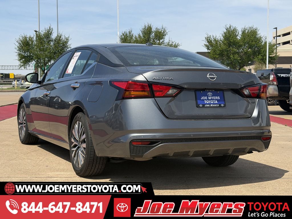 Used 2025 Gun Metallic Nissan 2.5 SV image 7
