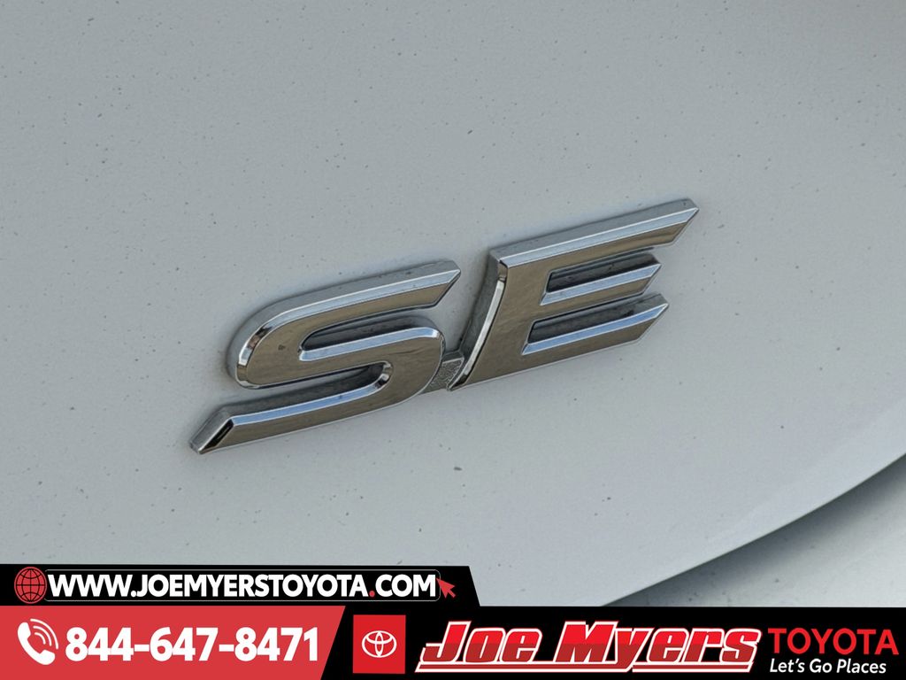 Used 2025 Ice Cap Toyota SE image 11