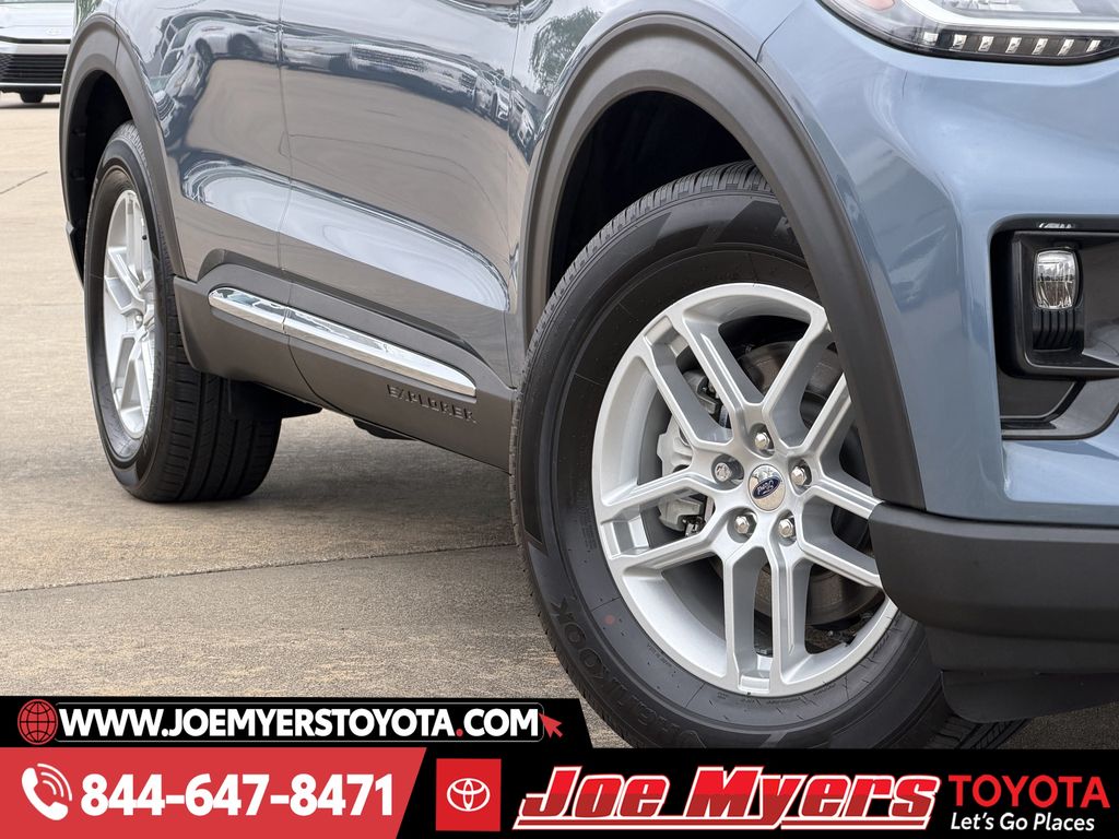 Used 2025 Vapor Blue Metallic Ford Active image 12