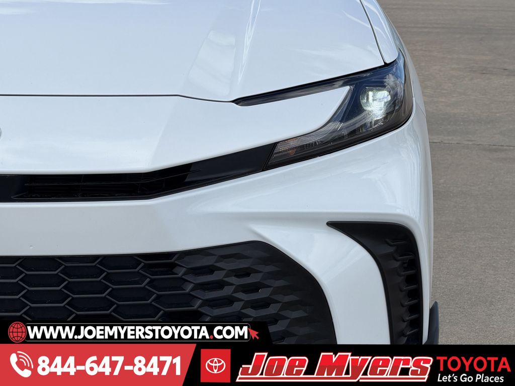 Used 2025 Ice Cap Toyota SE image 4