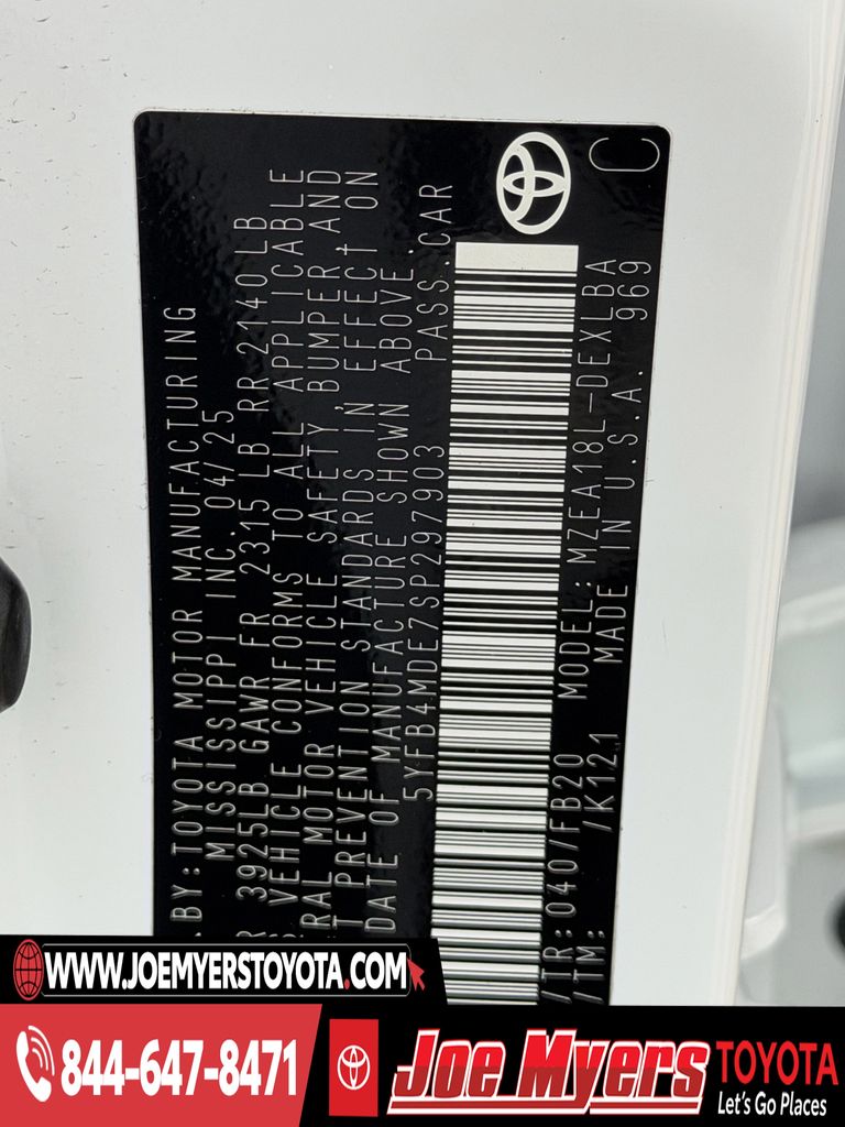 Used 2025 Ice Cap Toyota LE image 29