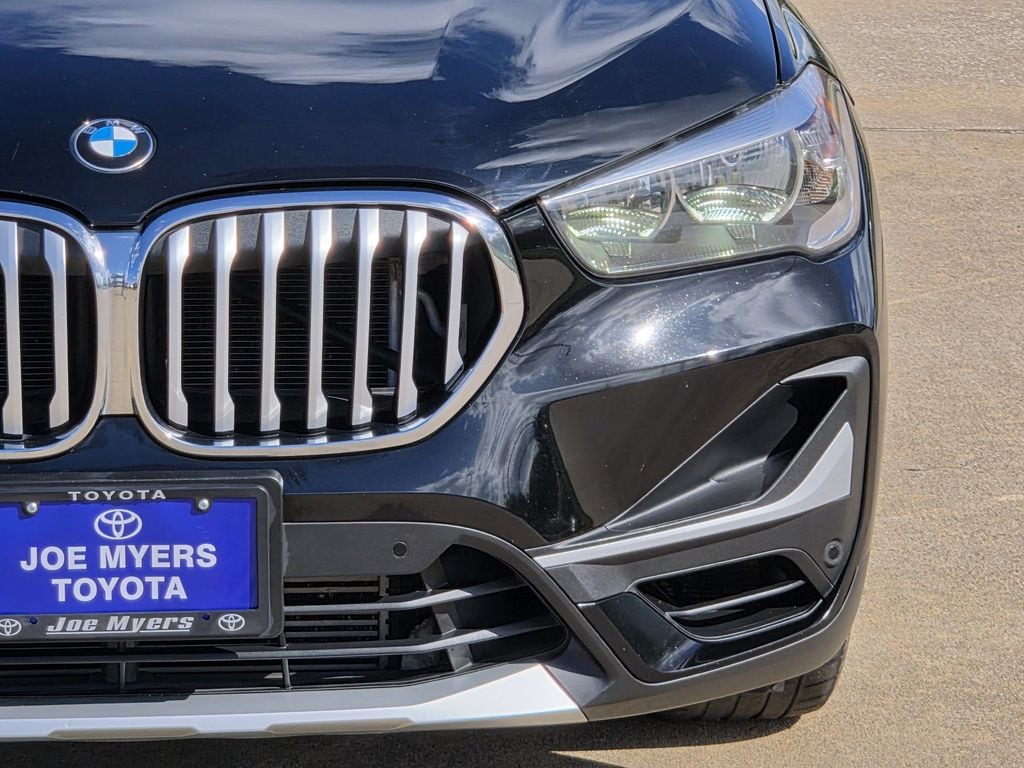 Used 2022 Jet Black BMW sDrive28i image 4
