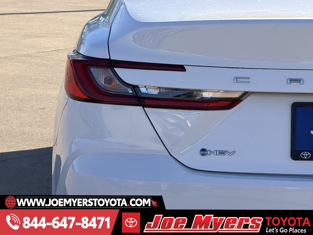 Used 2025 Ice Cap Toyota LE image 10