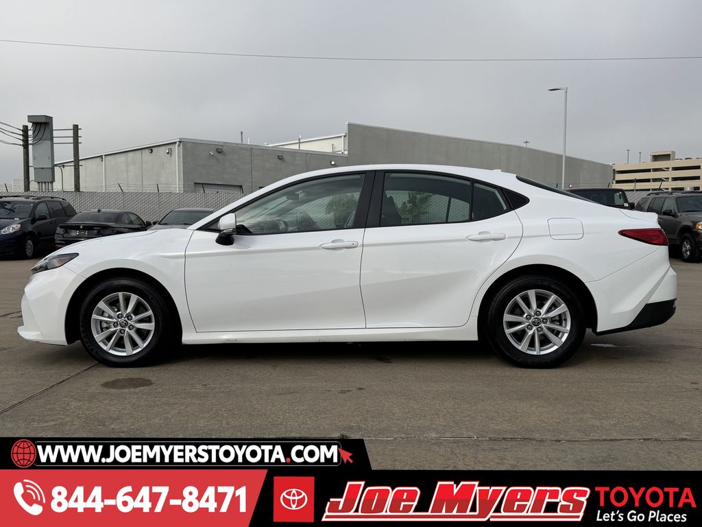 Used 2025 Ice Cap Toyota LE image 6