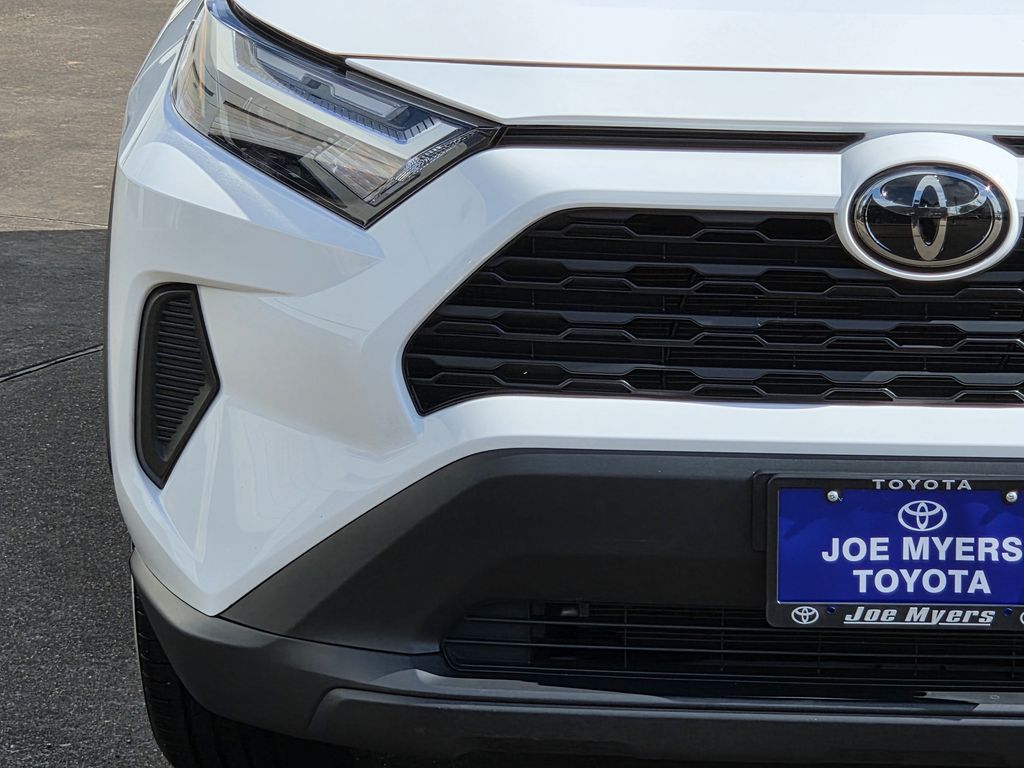 Used 2025 Ice Toyota XLE image 5