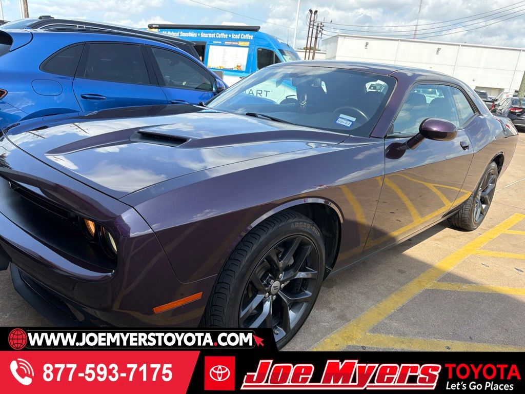 2022 Dodge Challenger SXT Auto's photo