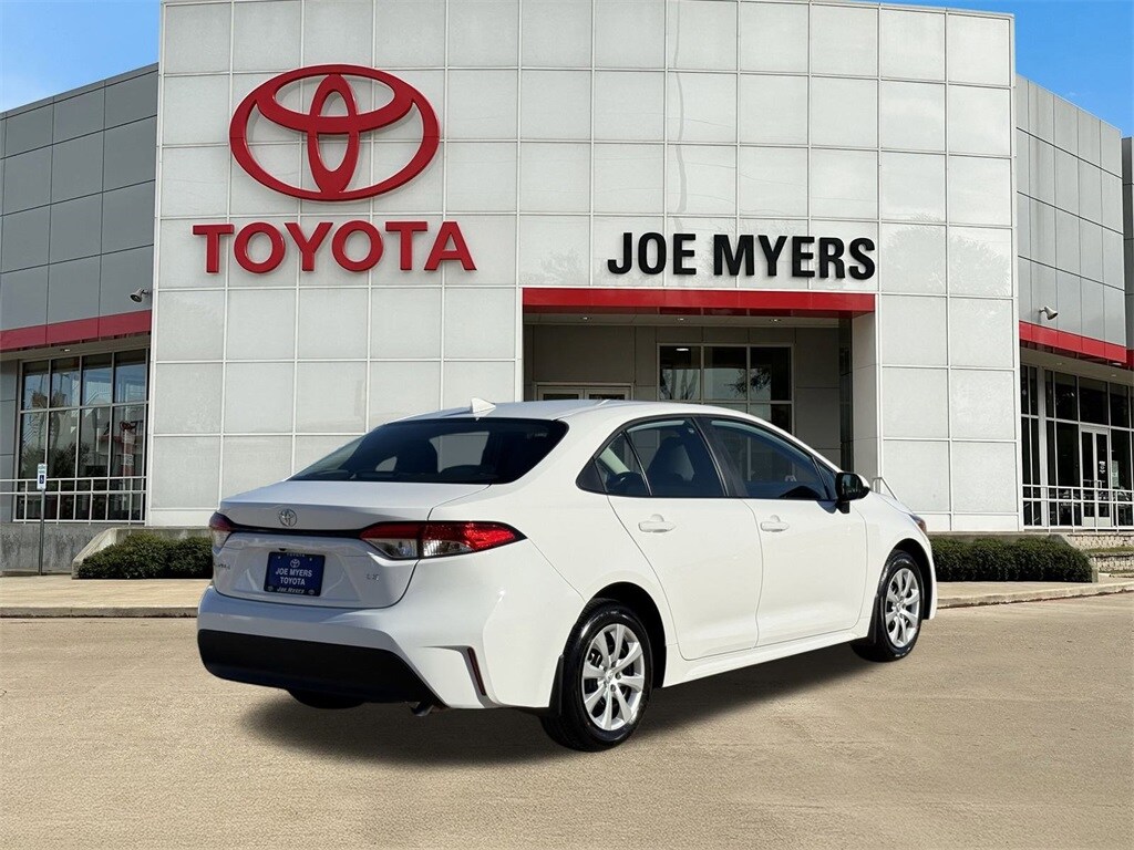 2026 Toyota Corolla LE photo 4