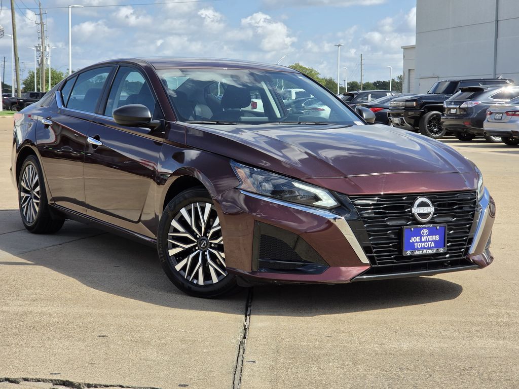 Used 2025 Garnet Pearl Metallic Nissan 2.5 SV image 2