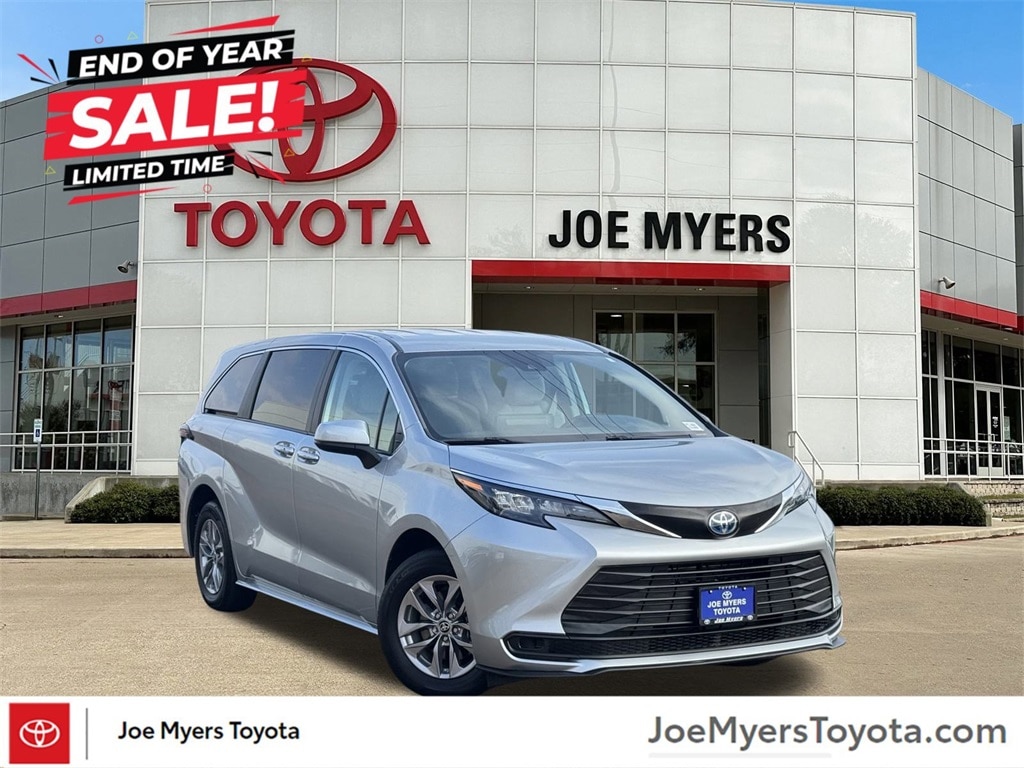 2024 Toyota Sienna LE's photo