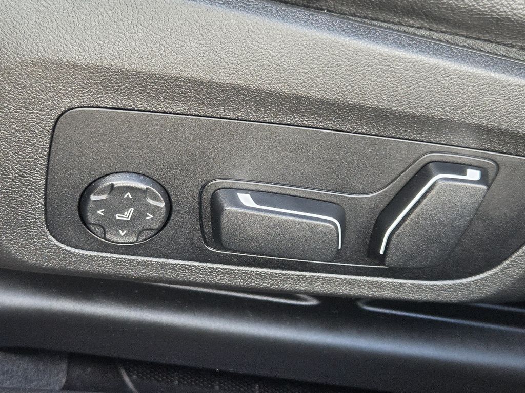 Used 2024 Black Sapphire Metallic BMW 330i image 27