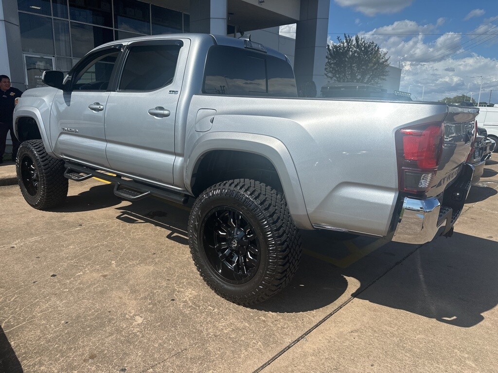2018 Toyota Tacoma SR5 photo 2