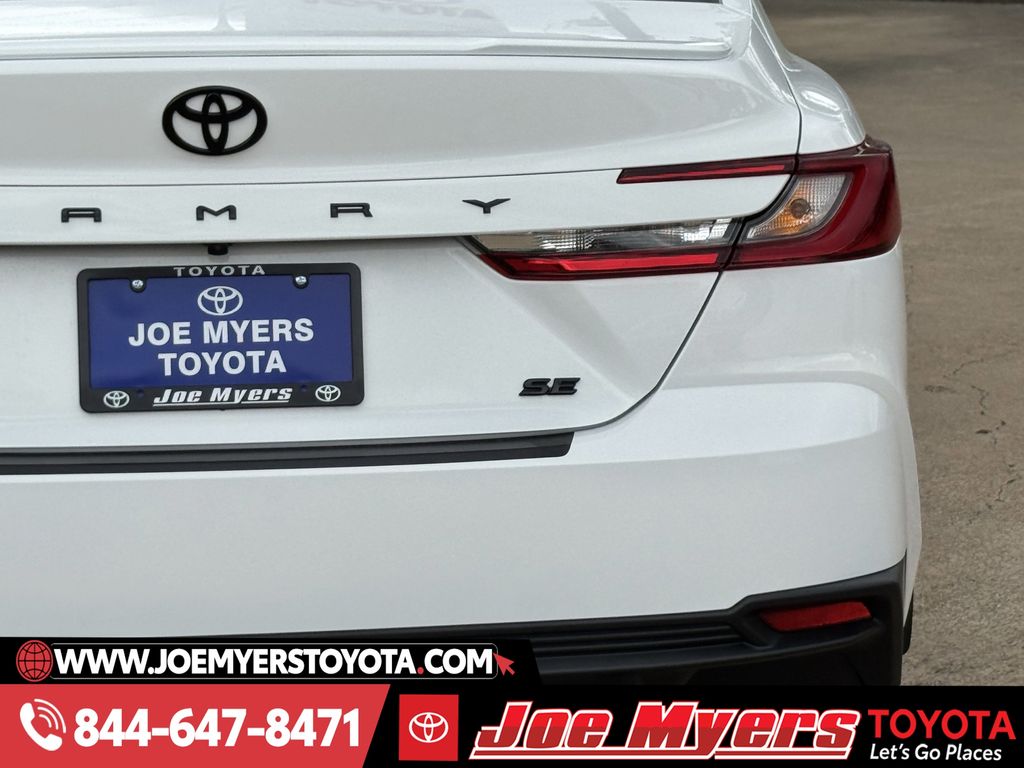 New 2026 Ice Cap Toyota SE image 9