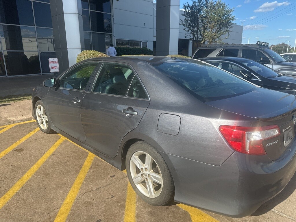 Used 2014 Toyota Camry SE Sedan