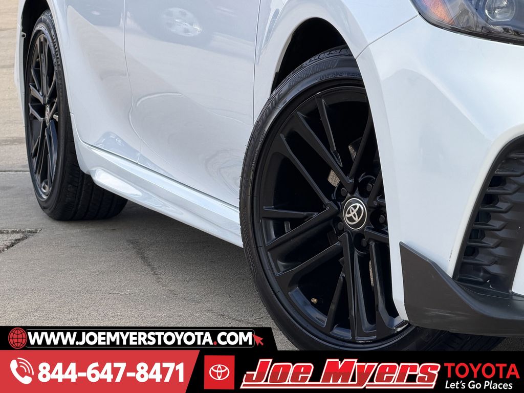 Used 2025 Ice Cap Toyota SE image 12