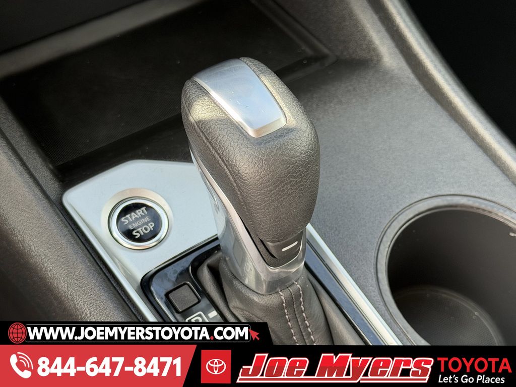 Used 2025 Glacier White Nissan 2.5 SV image 20