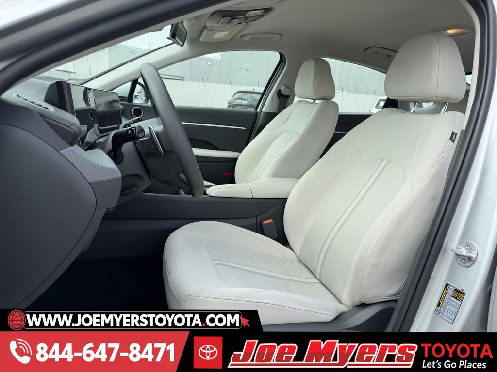 Used 2025 Aero Silver Hyundai SEL image 26