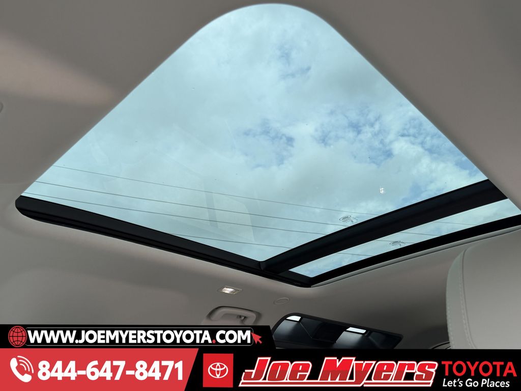 Used 2024 Fuji White Land Rover S image 28