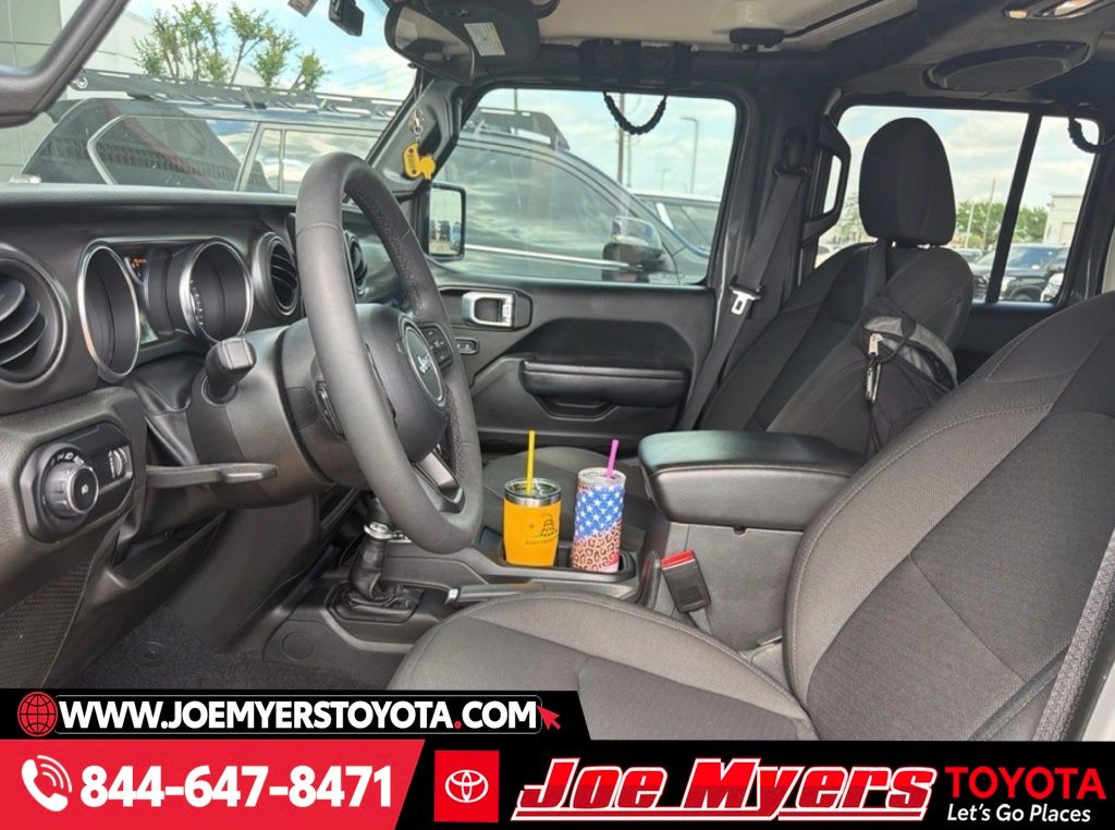 Used 2023 Sting-Gray Clearcoat Jeep High Tide image 2