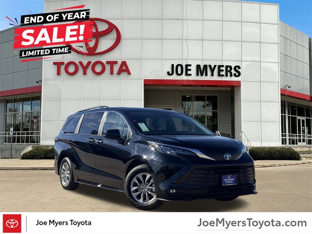 2025 Toyota Sienna XLE's photo
