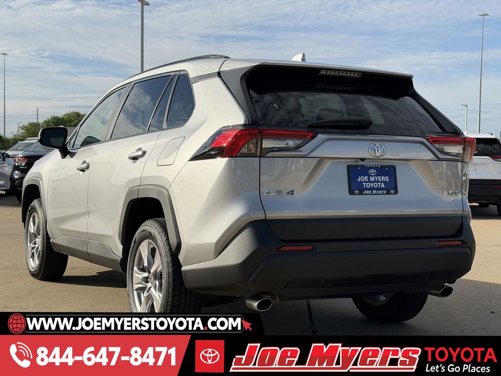 Used 2025 Silver Sky Metallic Toyota XLE image 7