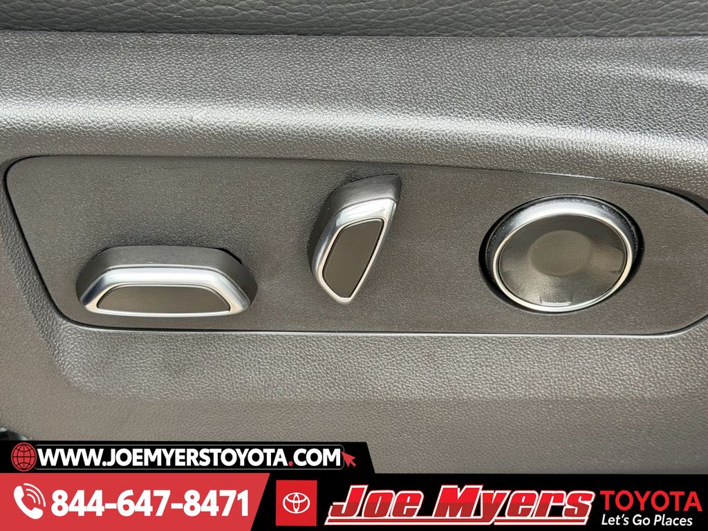 Used 2025 Onyx Black GMC Denali image 27