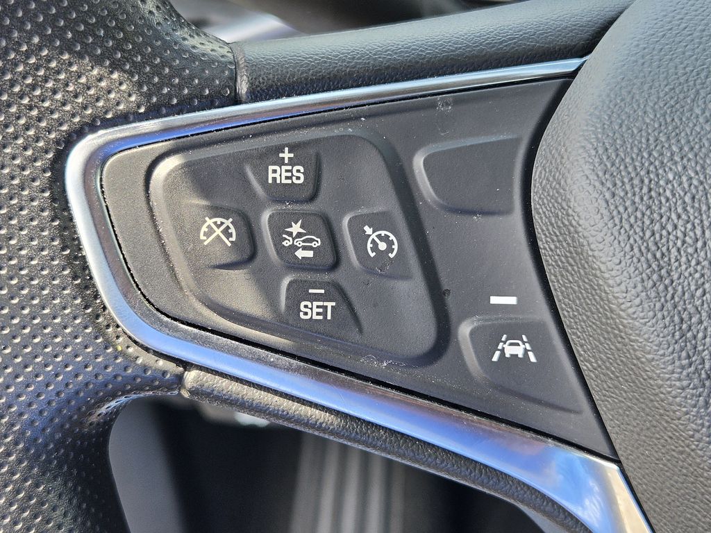 Used 2025 Summit White Chevrolet LT image 23