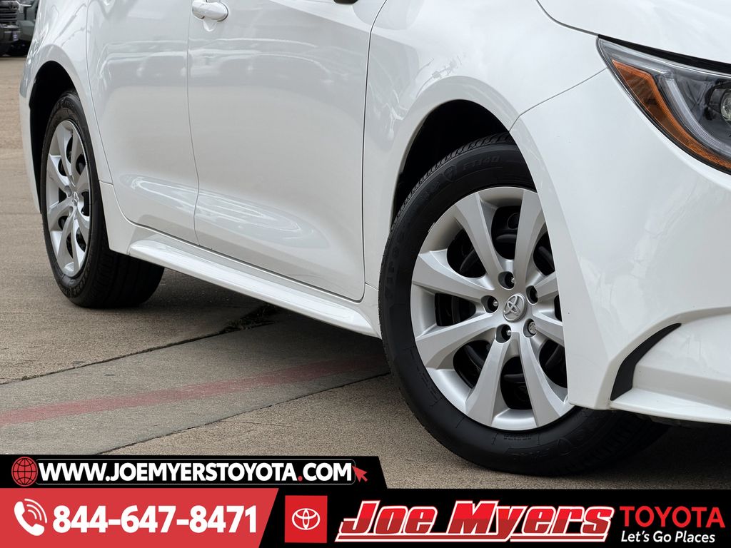 Used 2025 Ice Cap Toyota LE image 12