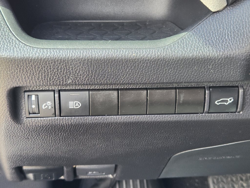 Used 2024 Silver Sky Metallic Toyota XLE Premium image 25