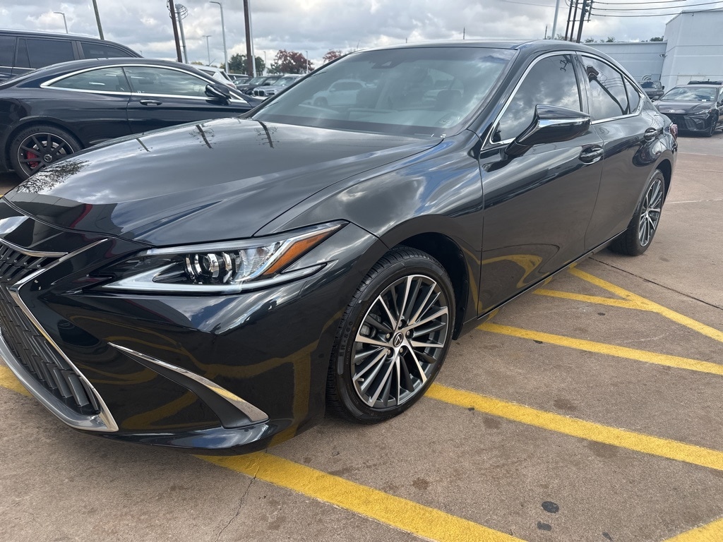 2023 Lexus ES 350's photo