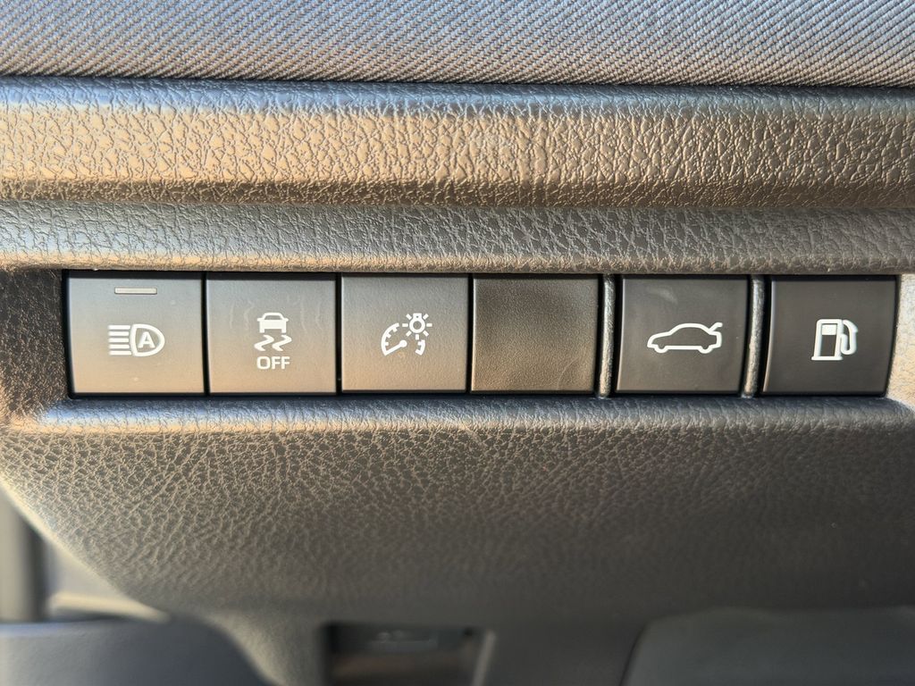 2025 Toyota Camry LE - Photo 25
