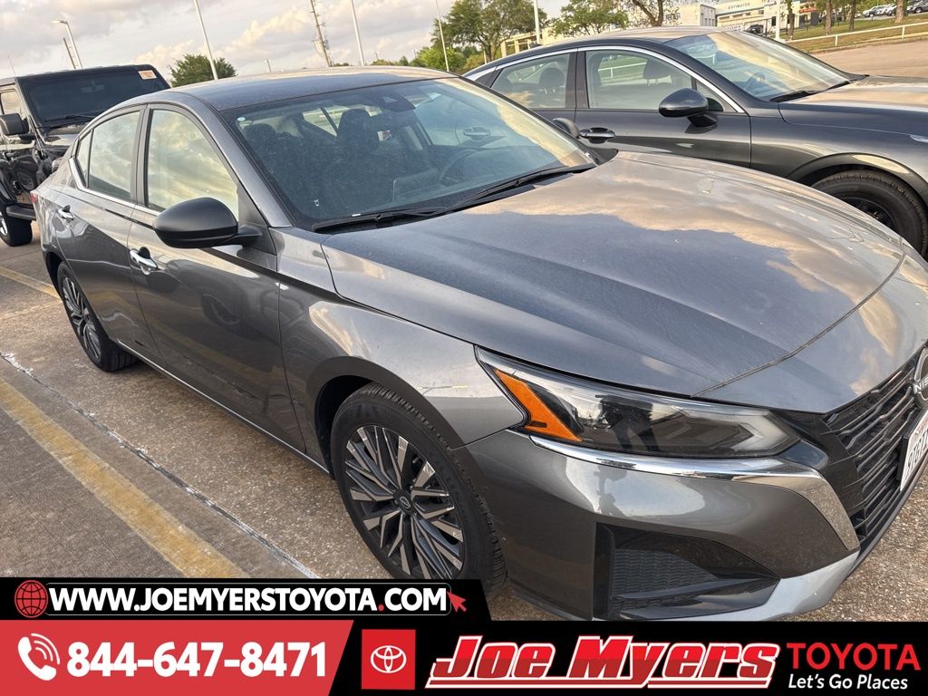 Used 2025 Gun Metallic Nissan 2.5 SV image 6