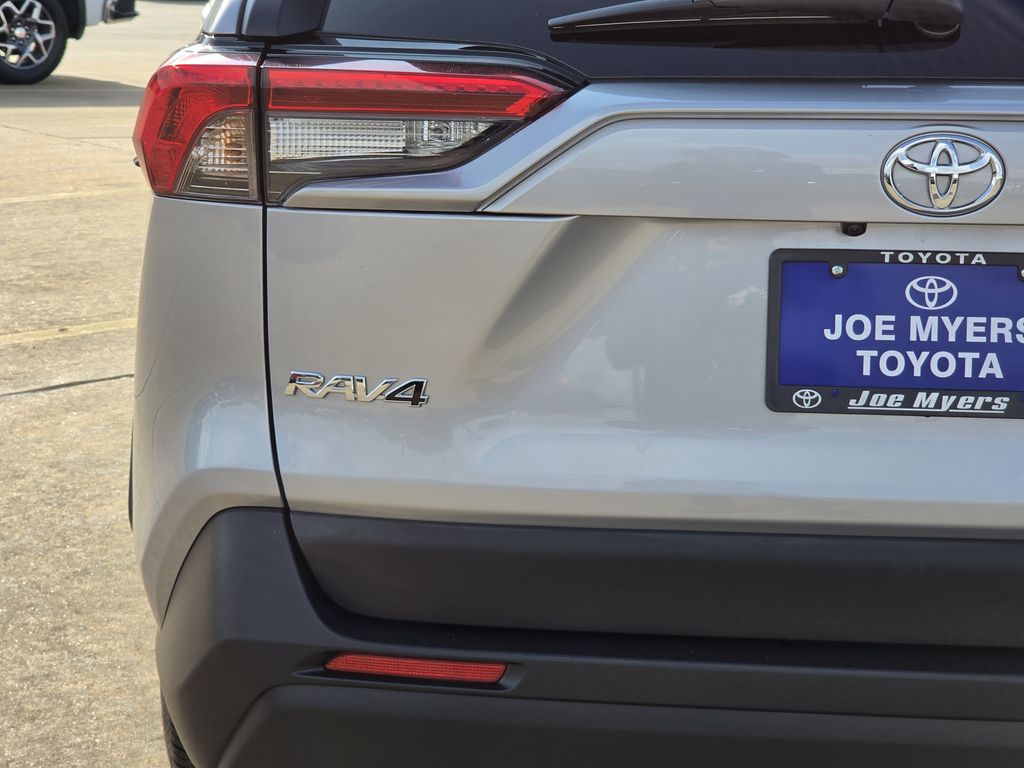 Used 2025 Silver Sky Metallic Toyota XLE image 10