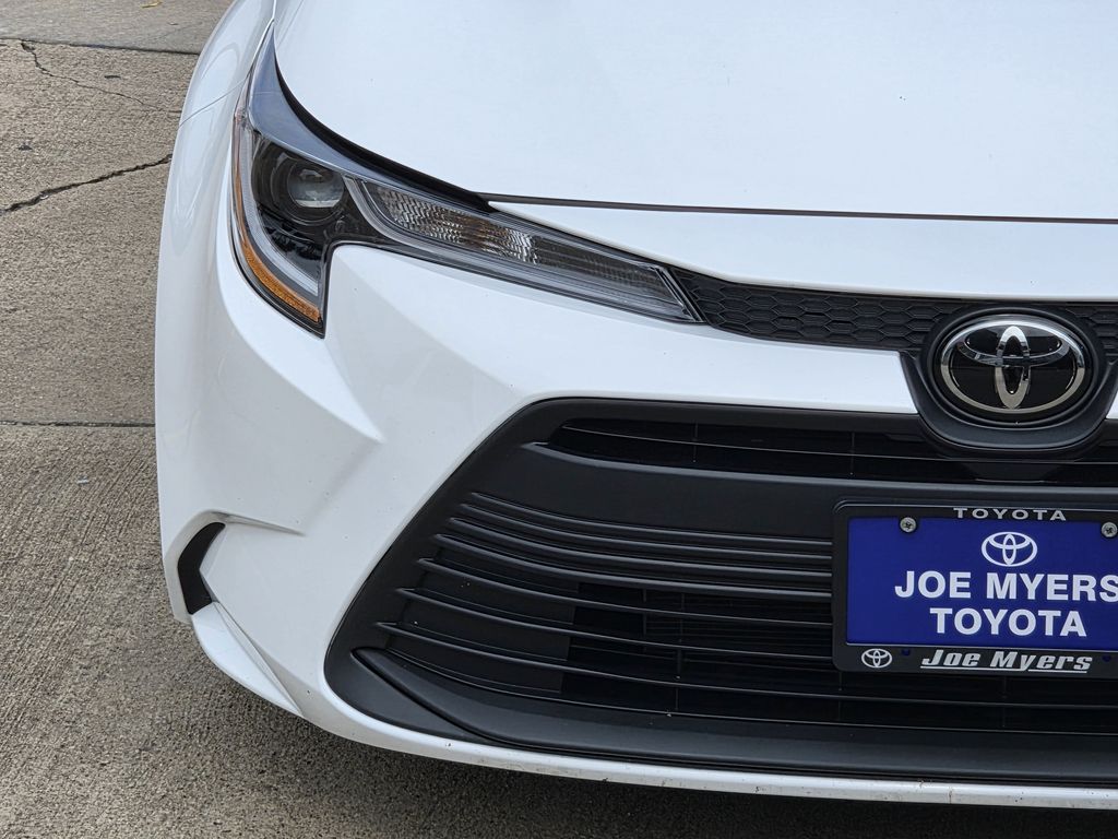 Used 2026 Ice Toyota LE image 5