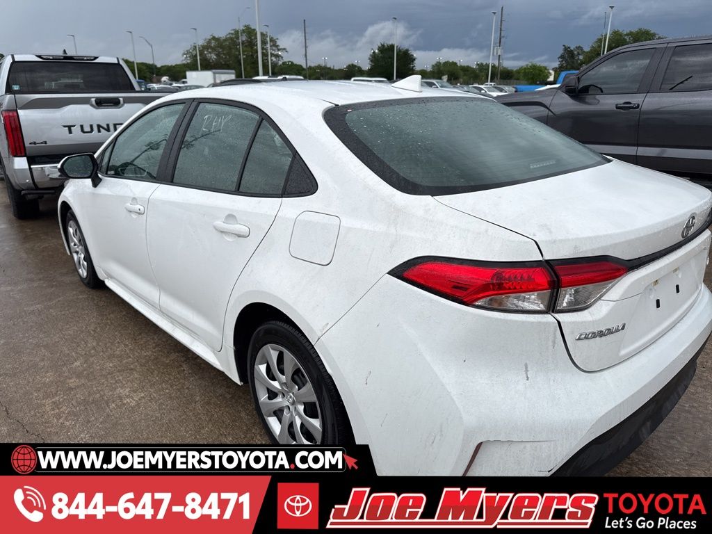 Used 2025 White Toyota LE image 4