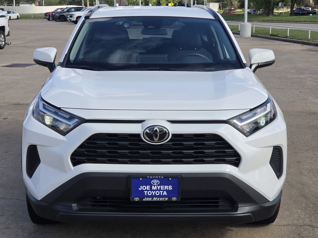 Used 2025 Ice Toyota XLE image 3
