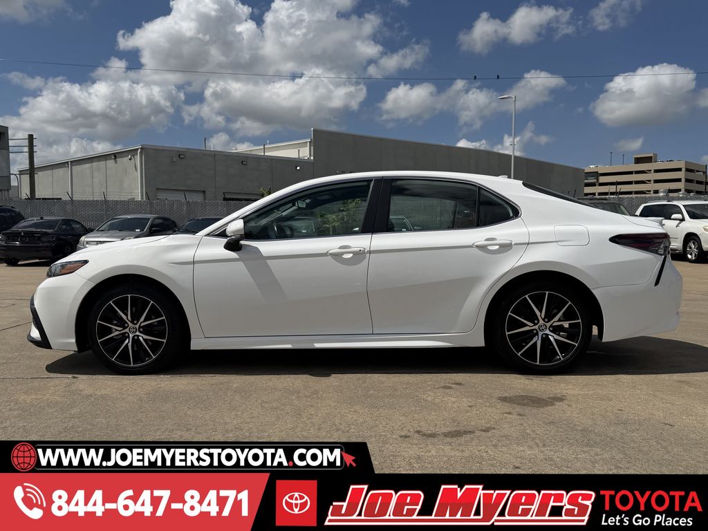 Used 2023 Ice Cap Toyota SE image 6