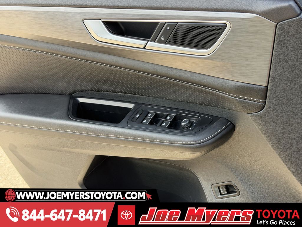 Used 2025 Deep Black Pearl Volkswagen 2.0T SE w/Technology image 26