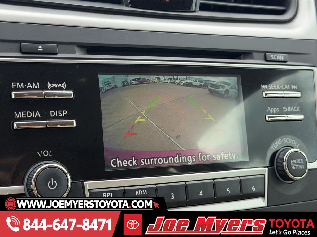 Used 2016 Cayenne Red Nissan 2.5 SL image 19