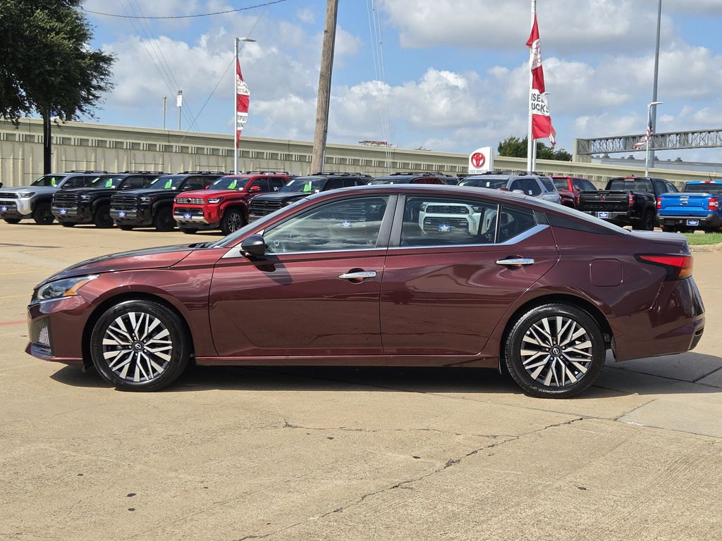 Used 2025 Garnet Pearl Metallic Nissan 2.5 SV image 6