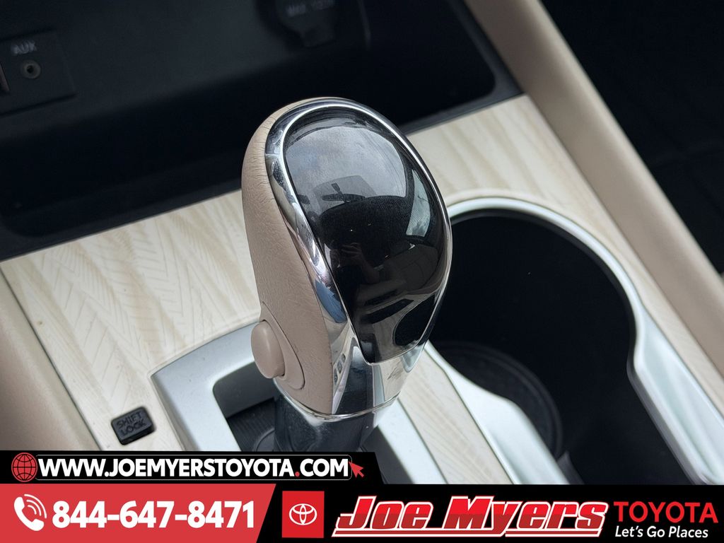 Used 2016 Cayenne Red Nissan 2.5 SL image 21