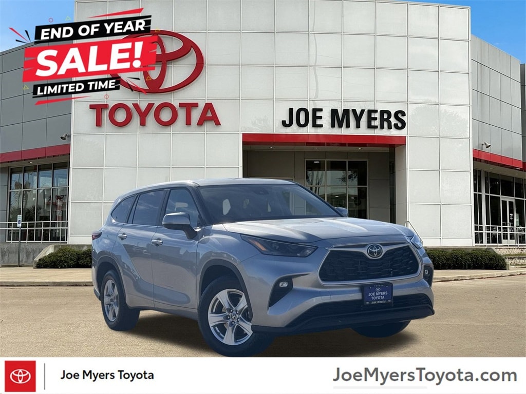 2025 Toyota Highlander LE's photo