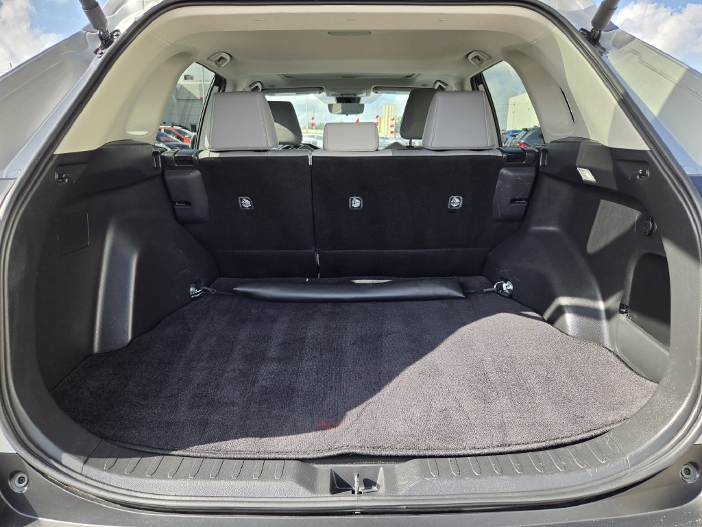 Used 2024 Silver Sky Metallic Toyota XLE Premium image 31